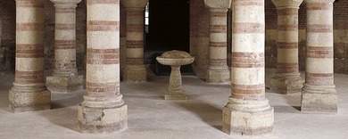 阿斯蒂_fororder_14.battistero_rotonda__romanica,__interno_eb