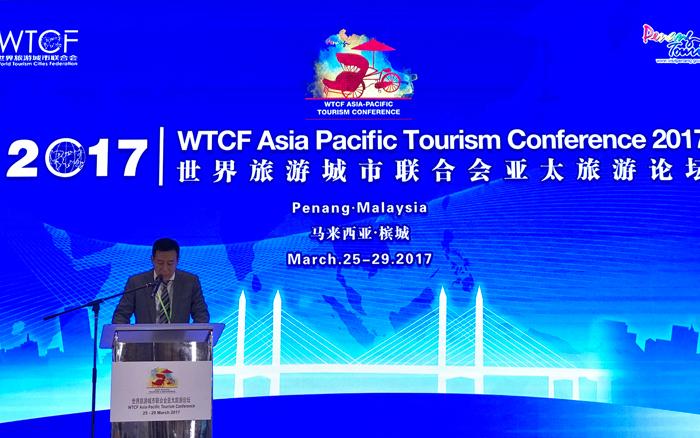 国旅总社总裁助理张陵捷先生在展会开幕式上致辞