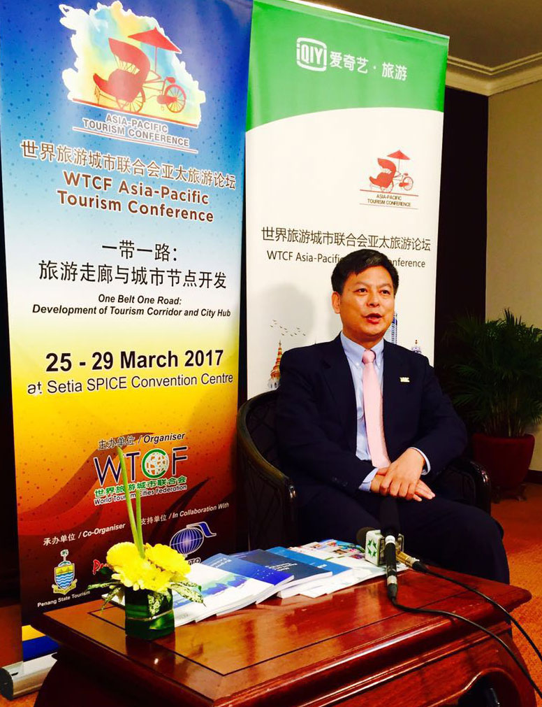 世界旅游城市联合会常务副秘书长李宝春接受媒体采访