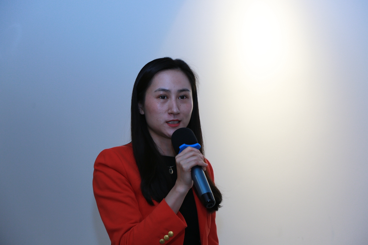 培训现场学员做自我介绍