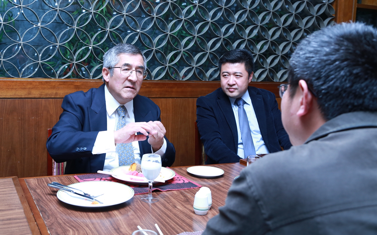 学员与媒体积极交流