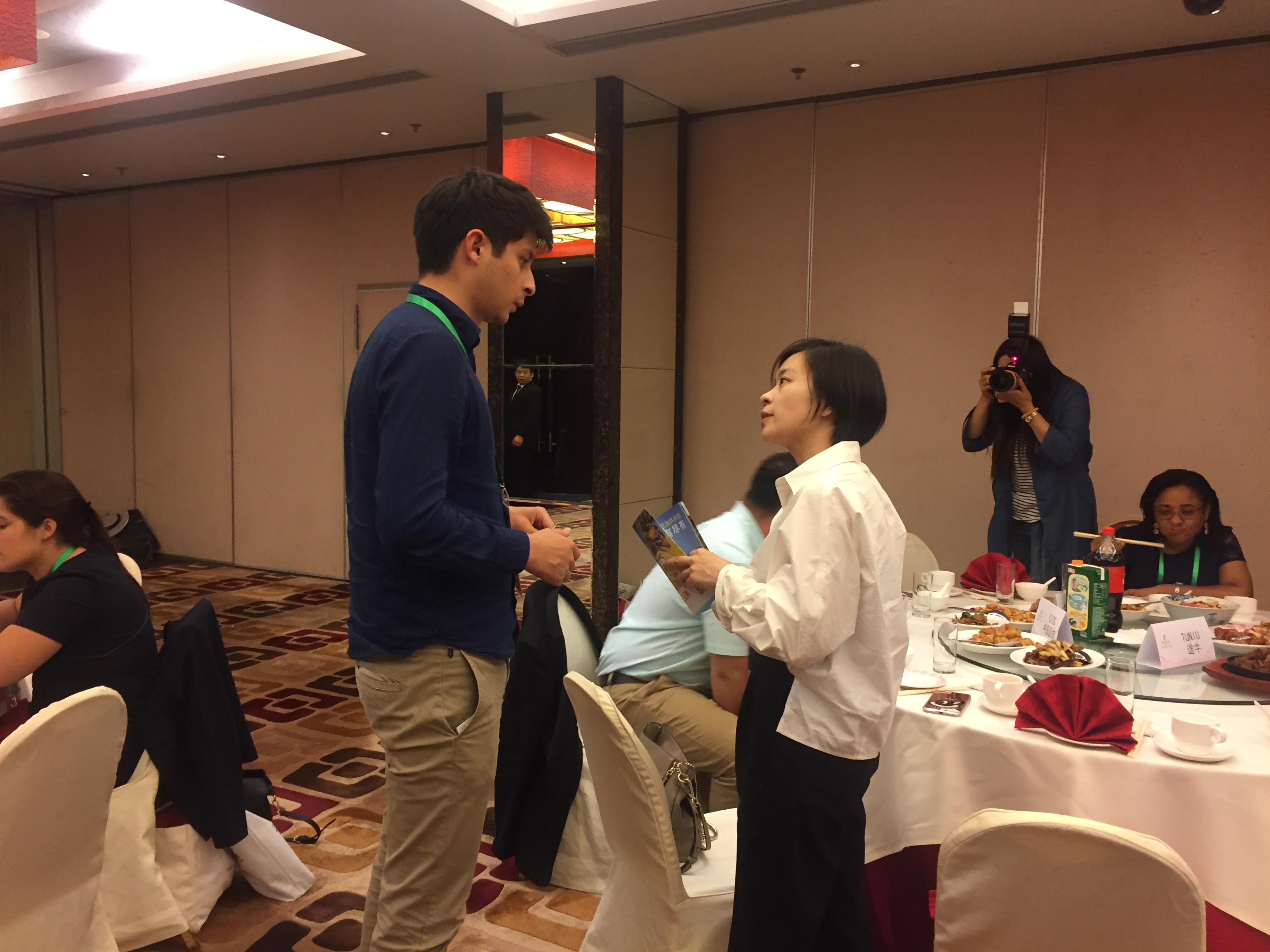 培训学员就在中国的旅游市场推广等问题互相交流与探讨。