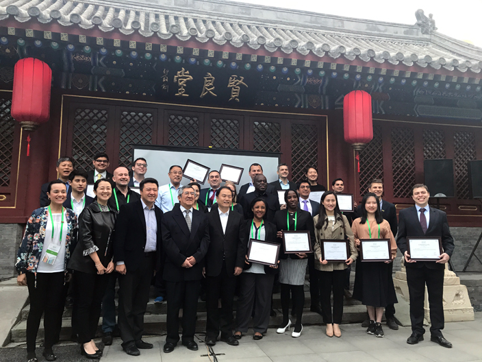 4月20日晚，联合会为学员们举办了结业典礼
