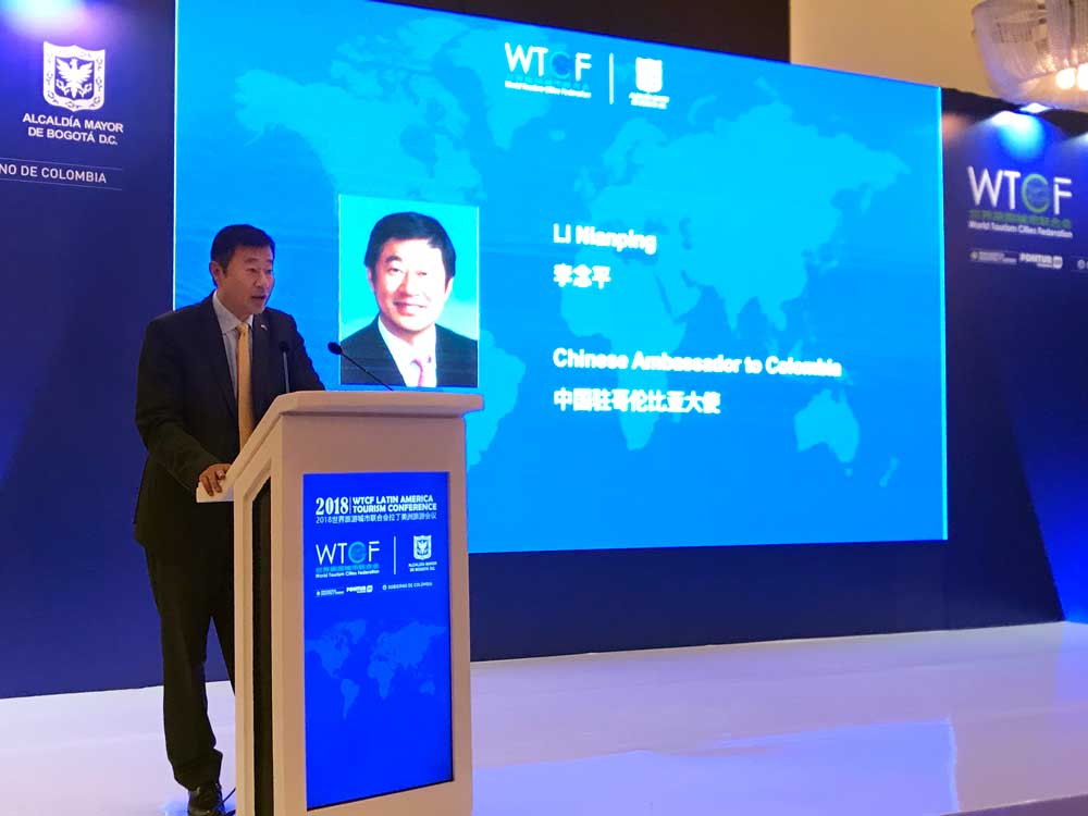 中国驻哥伦比亚大使李念平在开幕式上致辞
