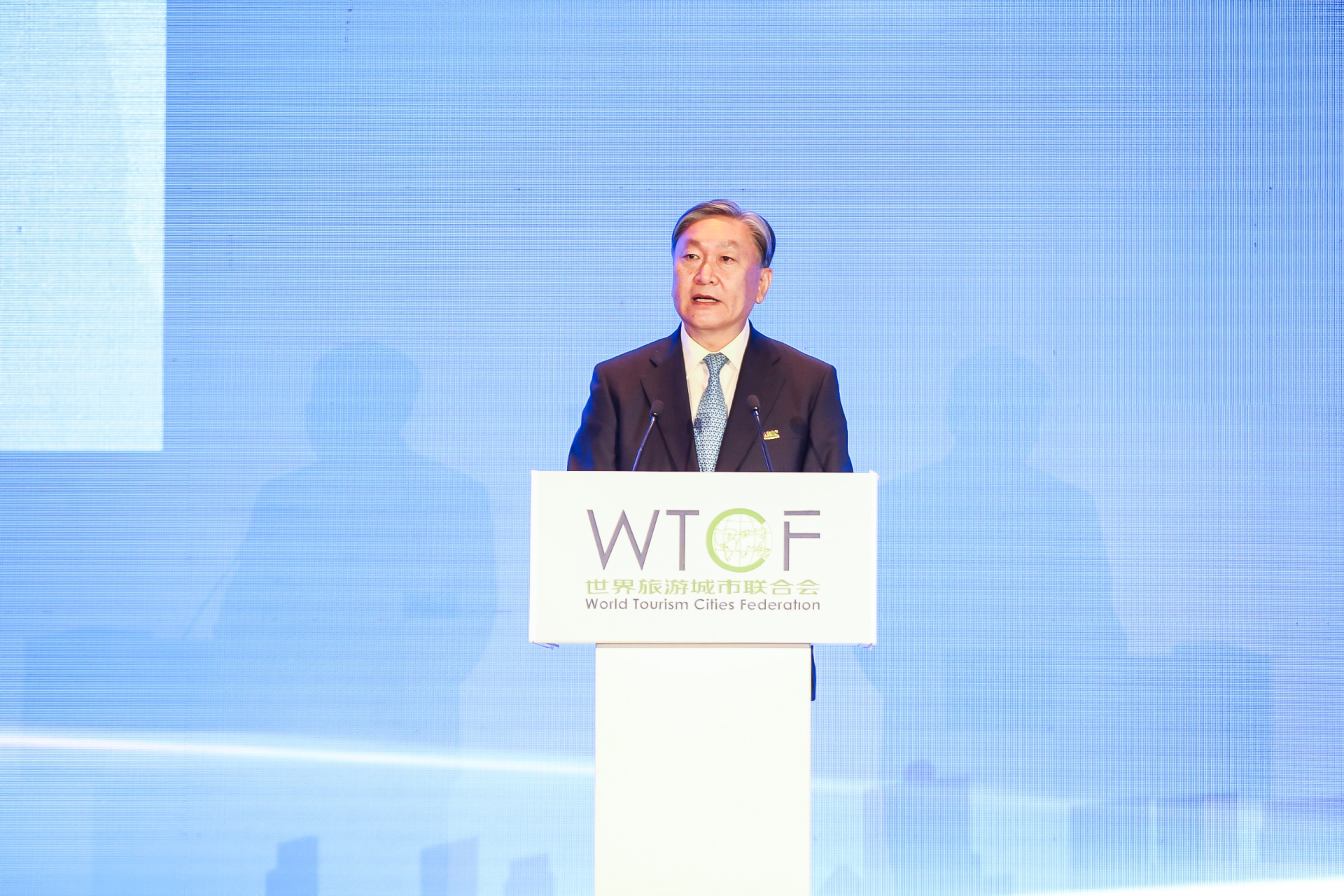 世界旅游城市联合会秘书长、北京文旅局局长陈冬在旅游投融资大会上致辞