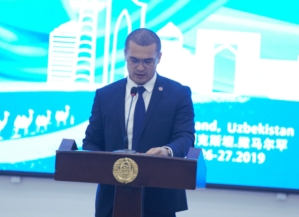 开幕式主持人 撒马尔罕地区旅游发展部副主任阿卜杜拉耶夫·扎法尔
